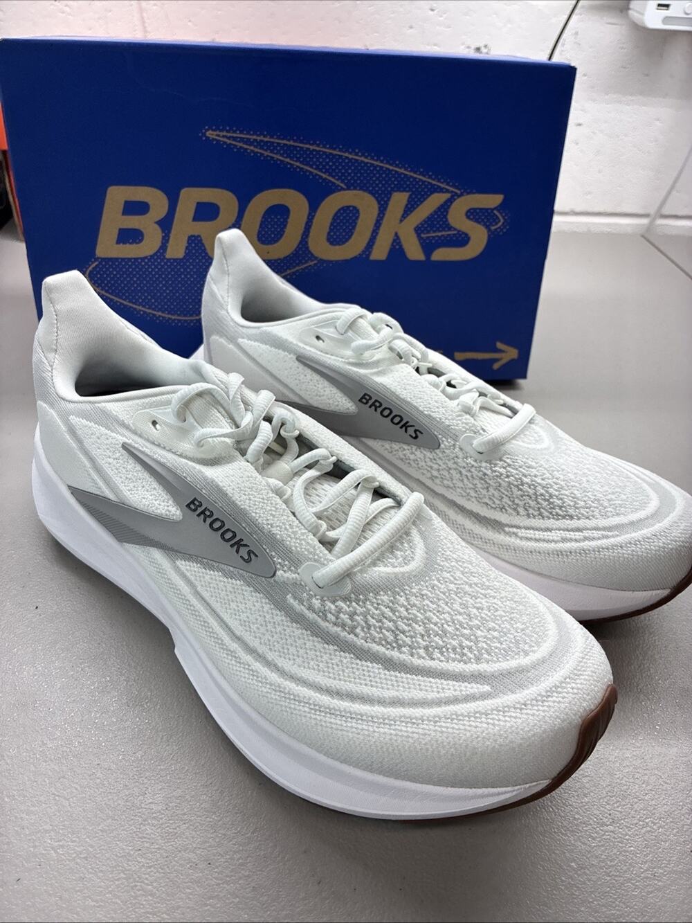 Brooks Revel 9 Womens Sz 10.5 White/Grey Running Shoes Sneaker 120489 1B 135 NEW